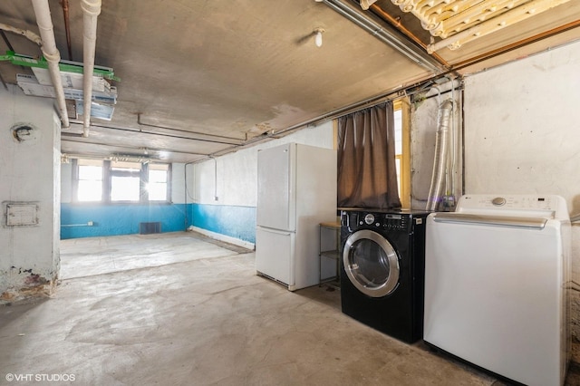 2721 W Prindiville St, Chicago, IL 60647 - laundry area featuring independent washer and dryer