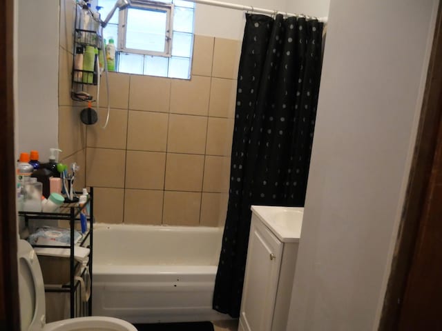 4417 S Campbell Ave, Chicago, IL 60632 - full bath featuring shower / tub combo with curtain and vanity