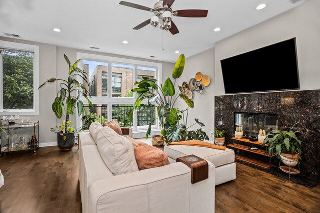 823 N Marshfield Ave Unit 2, Chicago, IL 60622 - living area featuring wood finished floors, ceiling fan, recessed lighting, and a premium fireplace