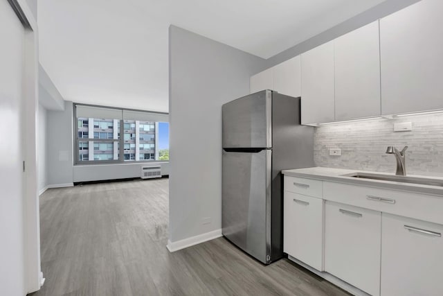 3600 N Lake Shore Dr Unit 1004, Chicago, IL 60613 - kitchen featuring freestanding refrigerator, light wood finished floors, backsplash, white cabinetry, and light countertops