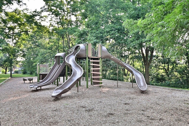 300 Duane St Unit 6, Glen Ellyn, IL 60137 - communal playground featuring view of wooded area