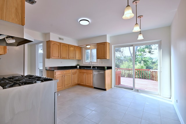 300 Duane St Unit 6, Glen Ellyn, IL 60137 - kitchen featuring stainless steel appliances, light tile patterned flooring, under cabinet range hood, dark countertops, and pendant lighting