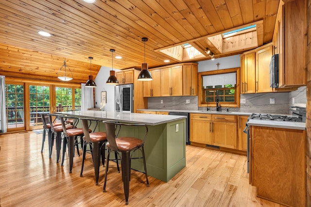 3903 Niblick Ct, Crystal Lake, IL 60012 - kitchen featuring a skylight, wooden ceiling, a kitchen bar, appliances with stainless steel finishes, and backsplash