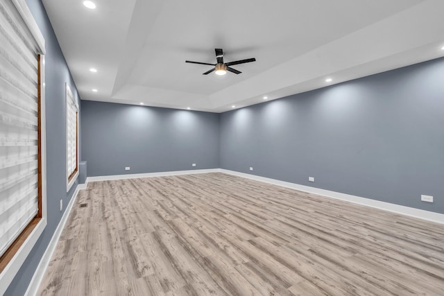 3903 Niblick Ct, Crystal Lake, IL 60012 - empty room featuring light wood-style floors, a ceiling fan, a raised ceiling, and recessed lighting