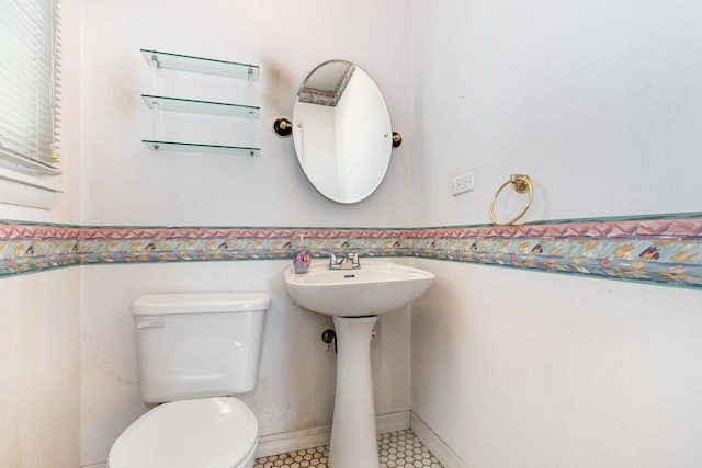 712 Central Park Ave, Flossmoor, IL 60422 - bathroom with toilet
