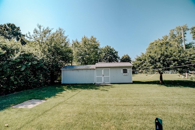 100 W Herron Ct, Watseka, IL 60970 - view of grassy yard with an outdoor structure