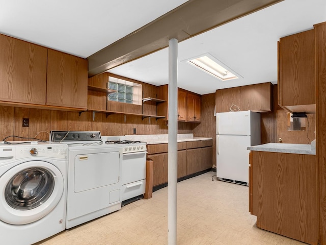 2443 S 4th Ave, North Riverside, IL 60546 - laundry area featuring light floors and washer and dryer
