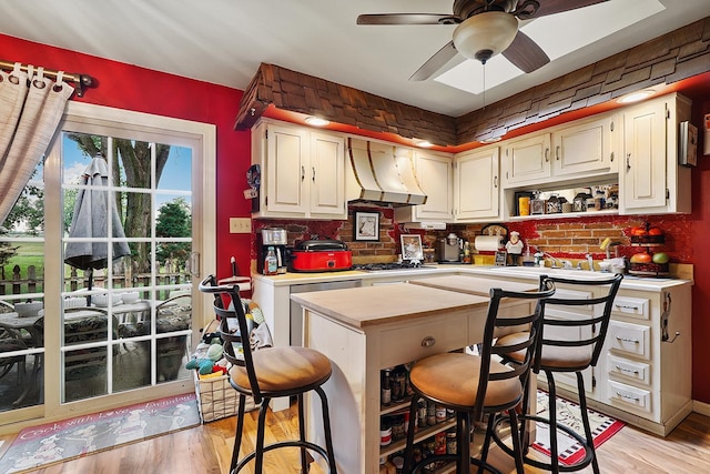 13420 Florence Rd, Mokena, IL 60448 - kitchen with custom range hood, open shelves, backsplash, ceiling fan, and light wood finished floors