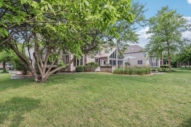 641 Mason Ln, Lake In The Hills, IL 60156 - view of grassy yard