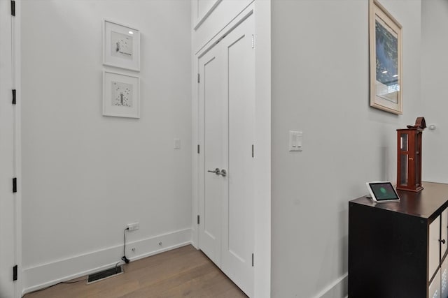 6223 S Ellis Ave, Chicago, IL 60637 - hall featuring wood finished floors and baseboards