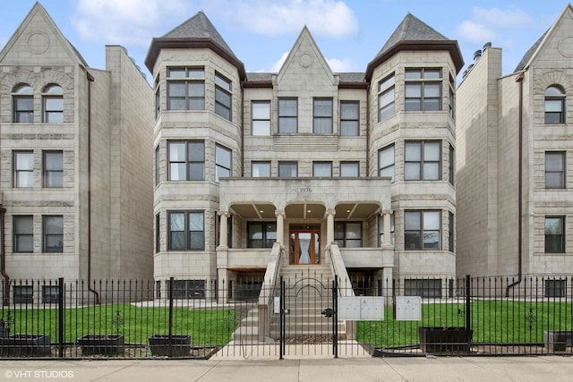 3976 S Ellis Ave Unit Gs, Chicago, IL 60653 - view of property featuring a fenced front yard