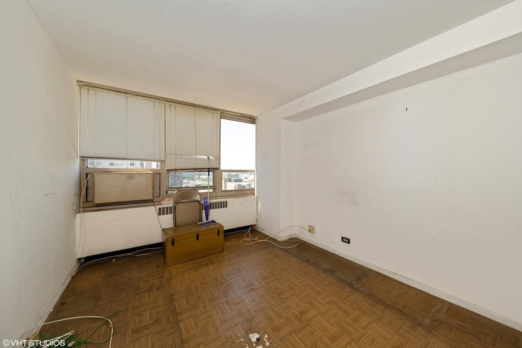 3950 N Lake Shore Dr Unit 1224, Chicago, IL 60613 - unfurnished room with radiator and baseboards