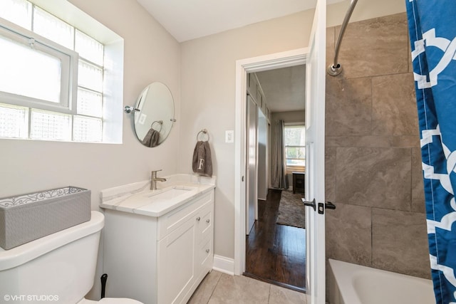 247 Tioga Ave, Bensenville, IL 60106 - full bathroom featuring vanity and shower / bath combo