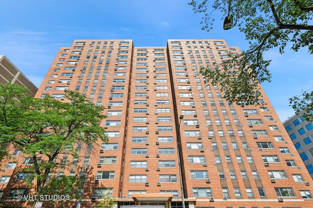 2909 N Sheridan Rd Unit 1309, Chicago, IL 60657 - view of building exterior