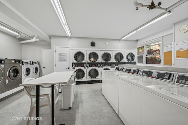 2909 N Sheridan Rd Unit 1309, Chicago, IL 60657 - community laundry room featuring washer and clothes dryer and estacked washer and dryer