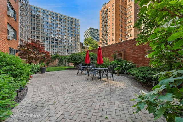 2909 N Sheridan Rd Unit 1309, Chicago, IL 60657 - view of patio