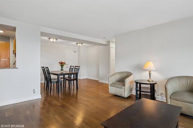 2909 N Sheridan Rd Unit 1309, Chicago, IL 60657 - living room with wood finished floors
