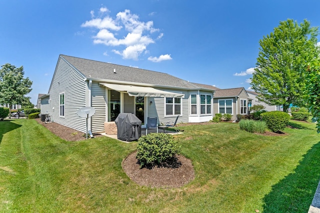 3251 Ravinia Cir, Mundelein, IL 60060 - rear view of property featuring a lawn and roof with shingles
