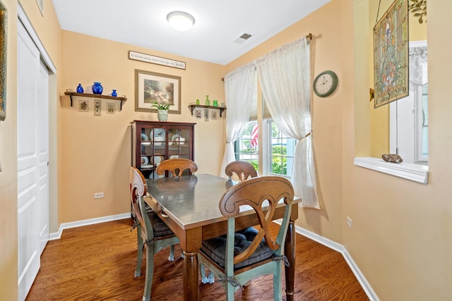 3251 Ravinia Cir, Mundelein, IL 60060 - dining space with wood finished floors and baseboards