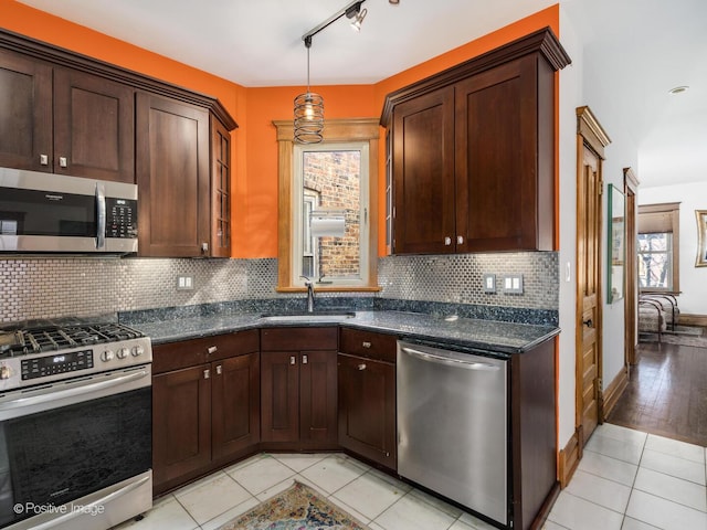 3723 N Wolcott Ave, Chicago, IL 60613 - photo 7