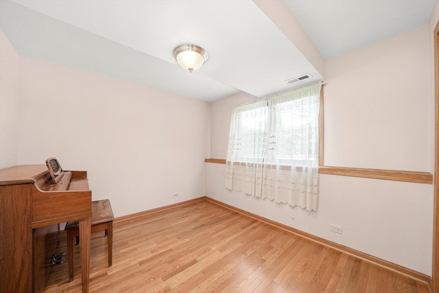 8410 S 78th Ave, Bridgeview, IL 60455 - unfurnished room featuring baseboards and light wood finished floors