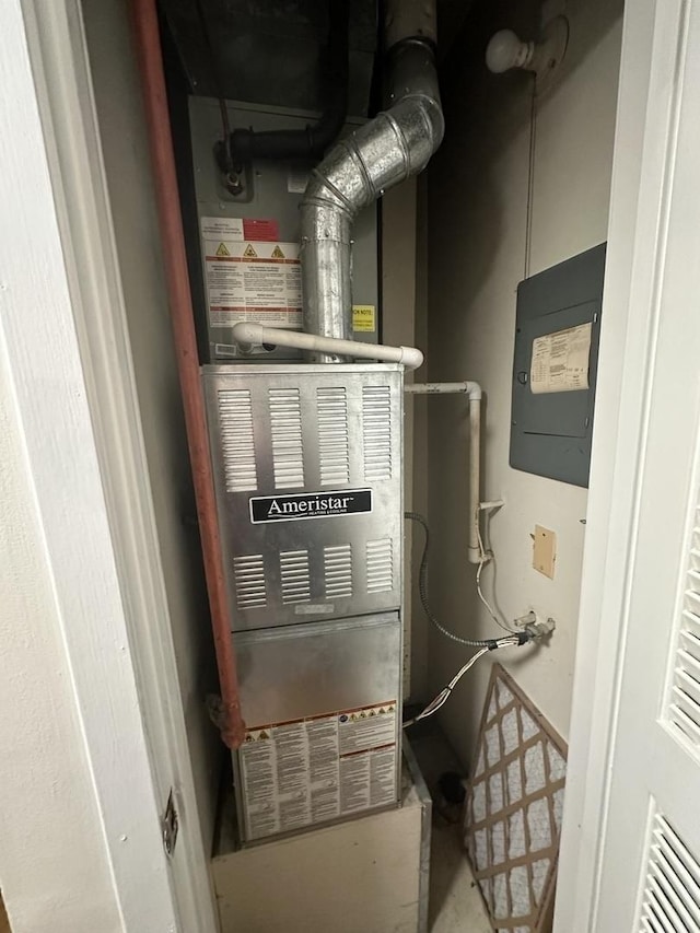 6156 Knoll Way Dr Unit 101, Willowbrook, IL 60527 - utilities featuring electric panel and heating unit