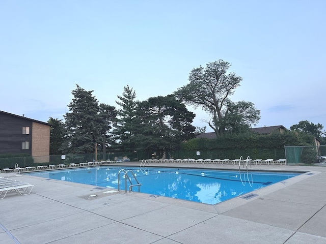 6156 Knoll Way Dr Unit 101, Willowbrook, IL 60527 - community pool with a patio