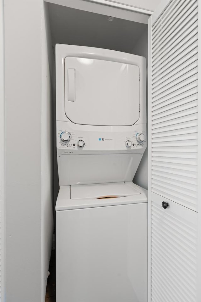 4604 N Monticello Ave Unit 3E, Chicago, IL 60625 - laundry room featuring stacked washer / dryer