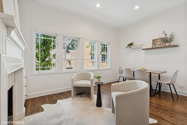 1401 N Wieland St Unit P, Chicago, IL 60610 - sitting room featuring a fireplace, healthy amount of natural light, crown molding, recessed lighting, and wood finished floors