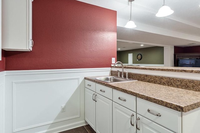 12499 Ayrshire Ln, Loves Park, IL 61111 - kitchen featuring white cabinets, a textured wall, and pendant lighting