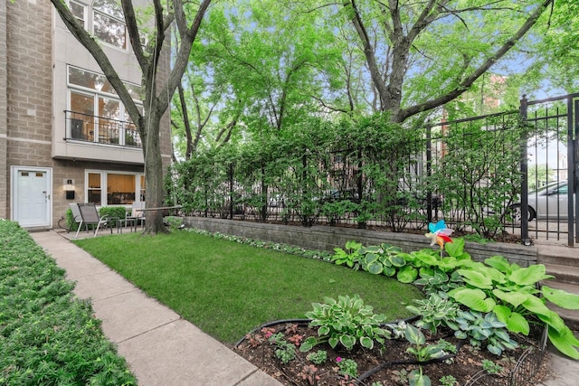 1212 W School St, Chicago, IL 60657 - view of yard featuring a patio area