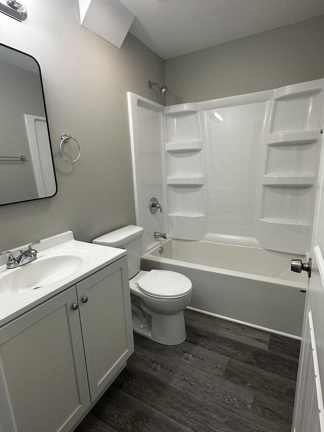 207 W 2nd St, Streator, IL 61364 - full bath with wood finished floors, vanity, and shower / bathtub combination