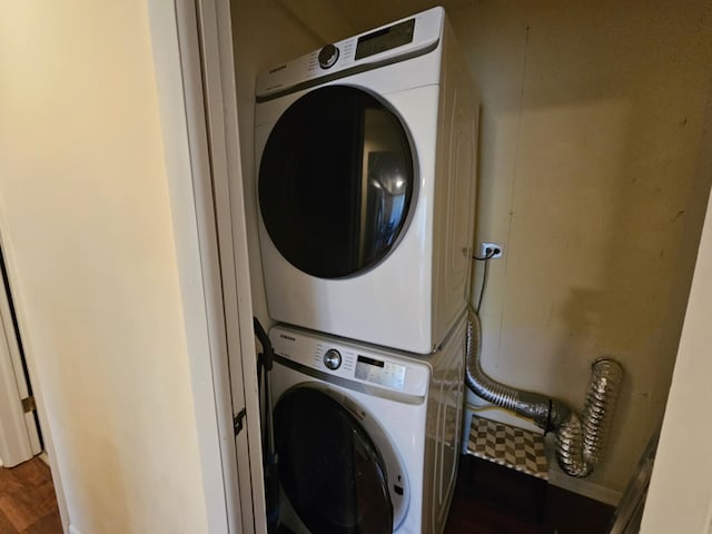 50 Old Oak Dr Unit 114, Buffalo Grove, IL 60089 - laundry area with estacked washer and dryer
