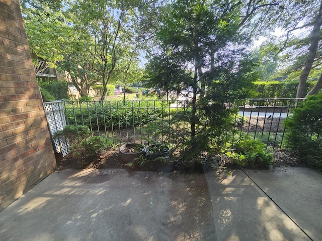 50 Old Oak Dr Unit 114, Buffalo Grove, IL 60089 - view of patio / terrace