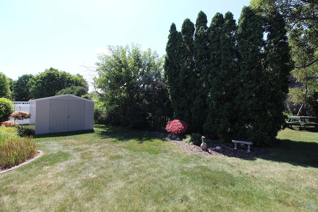396 W 8th St, Manteno, IL 60950 - view of grassy yard with a shed