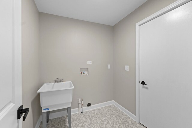 341 Tanager Dr, Woodstock, IL 60098 - laundry room with washer hookup and baseboards