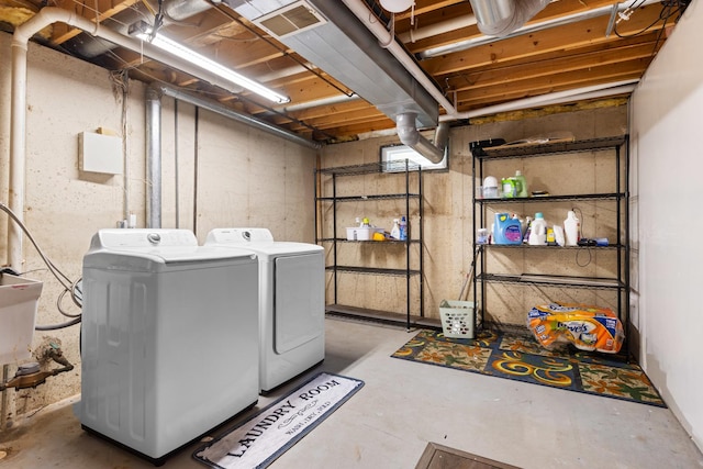 963 S Trainer Rd, Rockford, IL 61108 - laundry area with washer and dryer