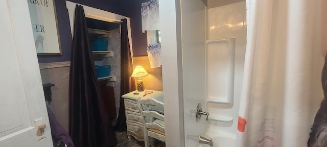 109 S 6th Ave, Sterling, IL 61081 - bathroom with shower / bathtub combination with curtain