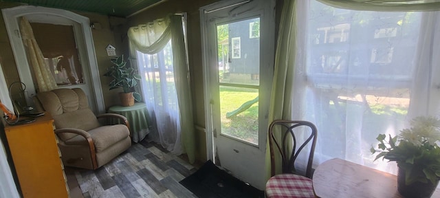 109 S 6th Ave, Sterling, IL 61081 - sitting room featuring wood finished floors