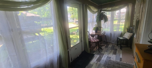 109 S 6th Ave, Sterling, IL 61081 - sunroom / solarium with wood finished floors and healthy amount of natural light