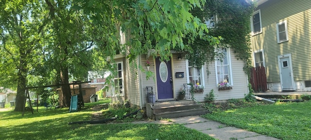 109 S 6th Ave, Sterling, IL 61081 - view of front facade with a front yard