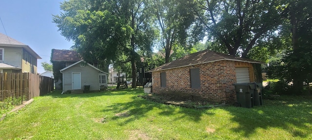 109 S 6th Ave, Sterling, IL 61081 - view of yard featuring an outbuilding and entry steps