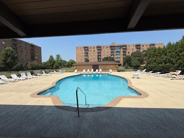 1777 W Crystal Ln Unit 711, Mount Prospect, IL 60056 - community pool with a patio area