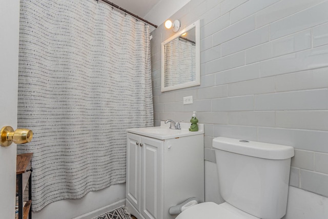 7900 S 86th Ct, Justice, IL 60458 - full bath featuring vanity, a shower with curtain, and tile walls