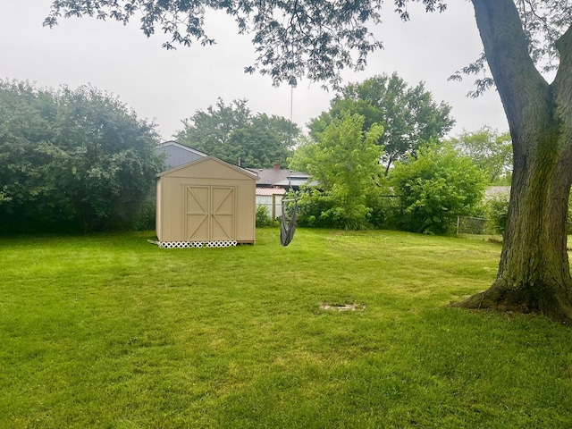 225 Webster Ln, Schaumburg, IL 60193 - view of yard featuring a storage unit