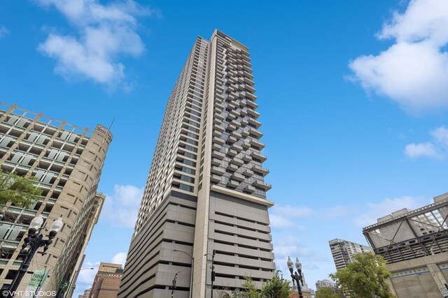 235 W Van Buren St Unit 1407, Chicago, IL 60607 - photo 1