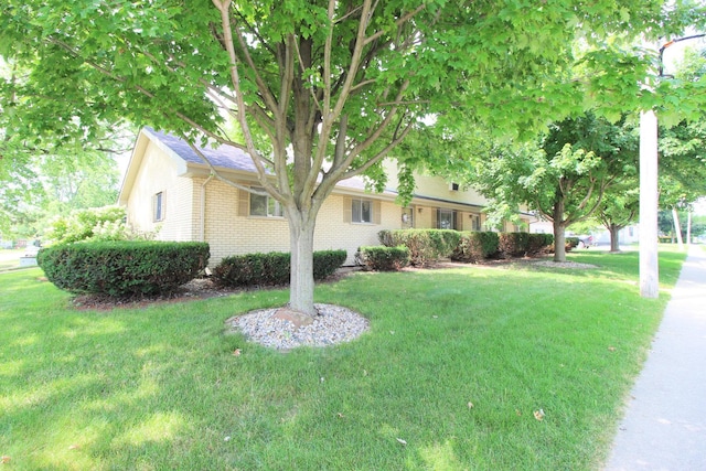 420 W N St, Bradley, IL 60915 - view of front of property featuring brick siding and a front yard