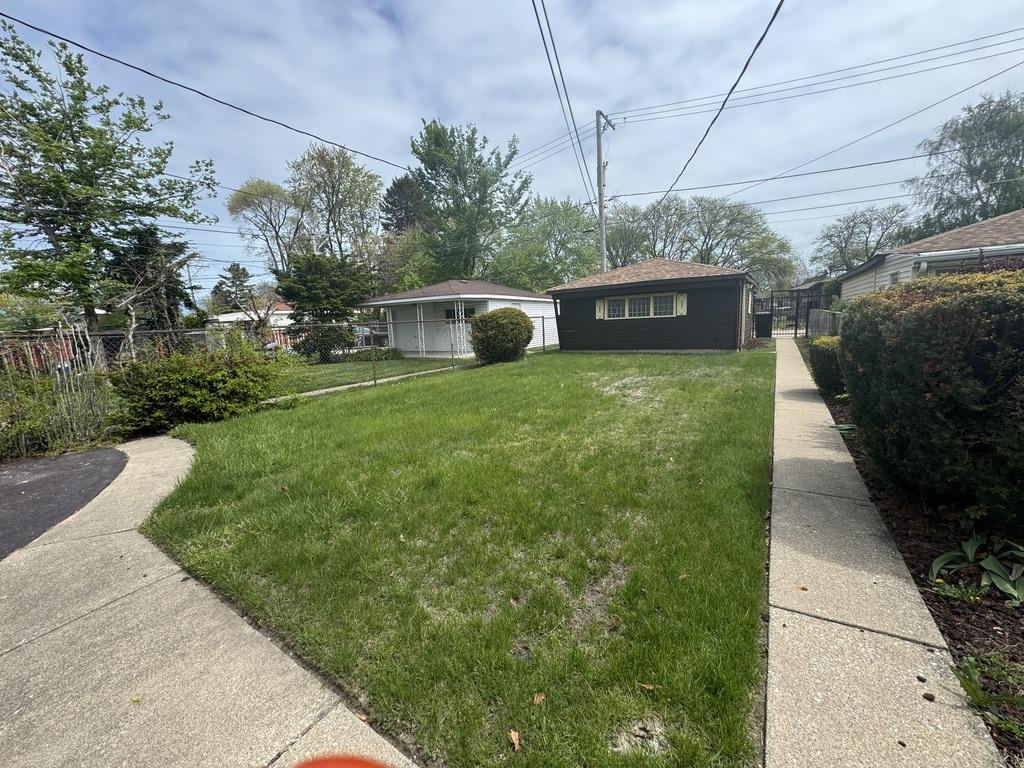 7649 S Michigan Ave, Chicago, IL 60619 - view of yard