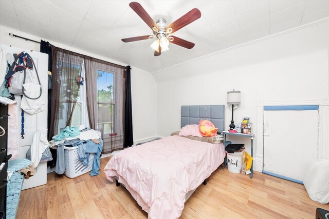 422 Locust St, Elgin, IL 60123 - bedroom with wood finished floors, lofted ceiling, ceiling fan, and ornamental molding