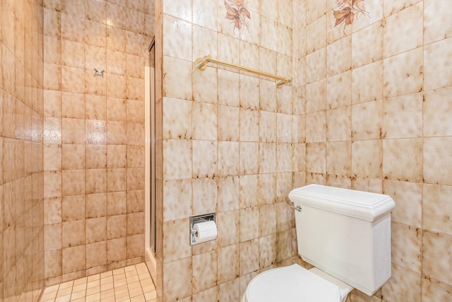 1717 Oak Lane Rd, Flossmoor, IL 60422 - bathroom featuring a stall shower and toilet
